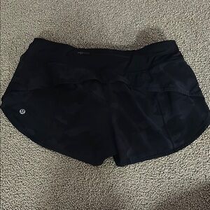 Lululemon Speed Up Low Rise 2 in Shorts